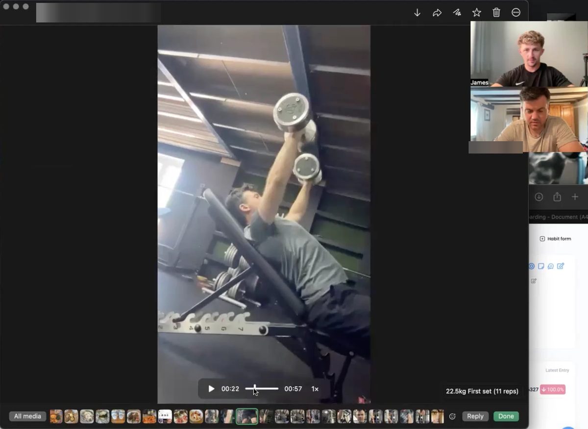 Coach reviewing a client's incline dumbbell press video on a live call, noting 22.5 kg first set of 11 reps